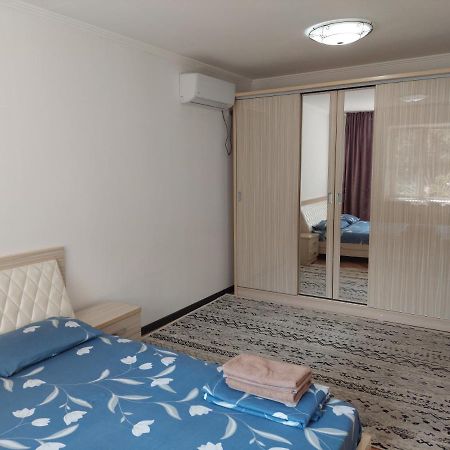 Apartment On Toktogula Bisjkek Eksteriør bilde