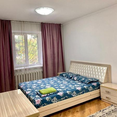 Apartment On Toktogula Bisjkek Eksteriør bilde